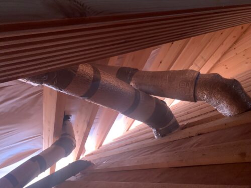 Монтаж вентиляционной шахты в деревянном доме из бруса