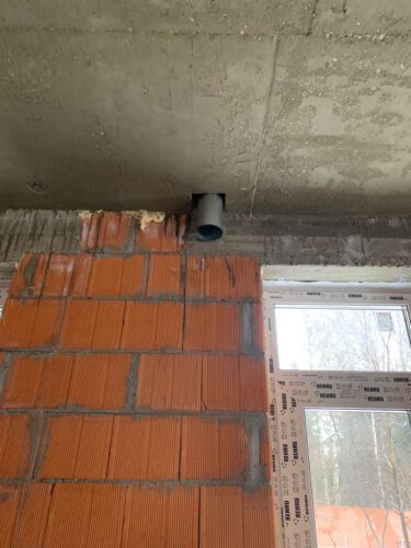 Монтаж вентшахты и дымника в доме из поризованных блоков