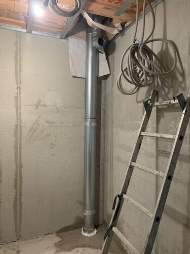Монтаж системы вентиляции с колпаком на трубу в Раменском районе